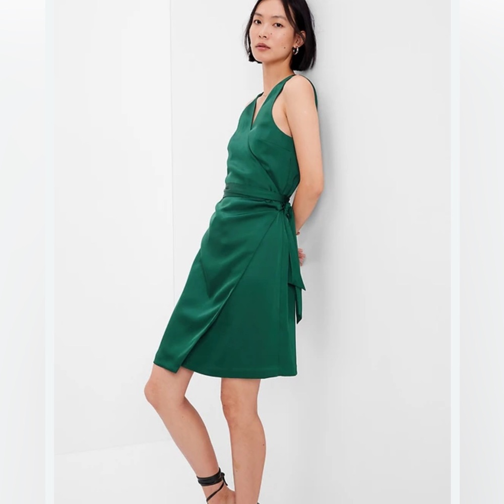 GAP Green Satin, Wrap, Sleeveless Dress NWT. Medium Tall.